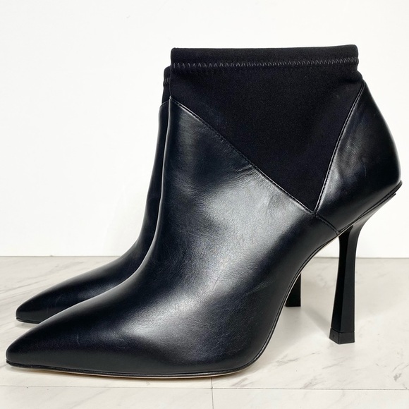 Stuart Weitzman Max Black Leather Pointed Toe Bootie 9 Narrow - Picture 1 of 16